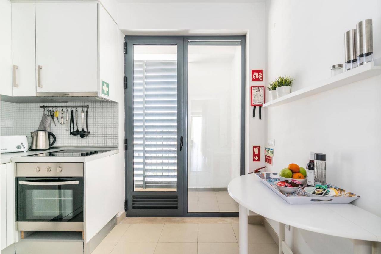 Bright & Spacious 2 Bed Flat 2 Bath W Garage In Lagos Marina Exterior photo