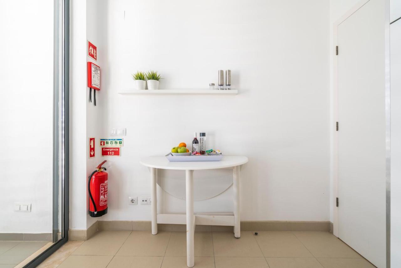 Bright & Spacious 2 Bed Flat 2 Bath W Garage In Lagos Marina Exterior photo